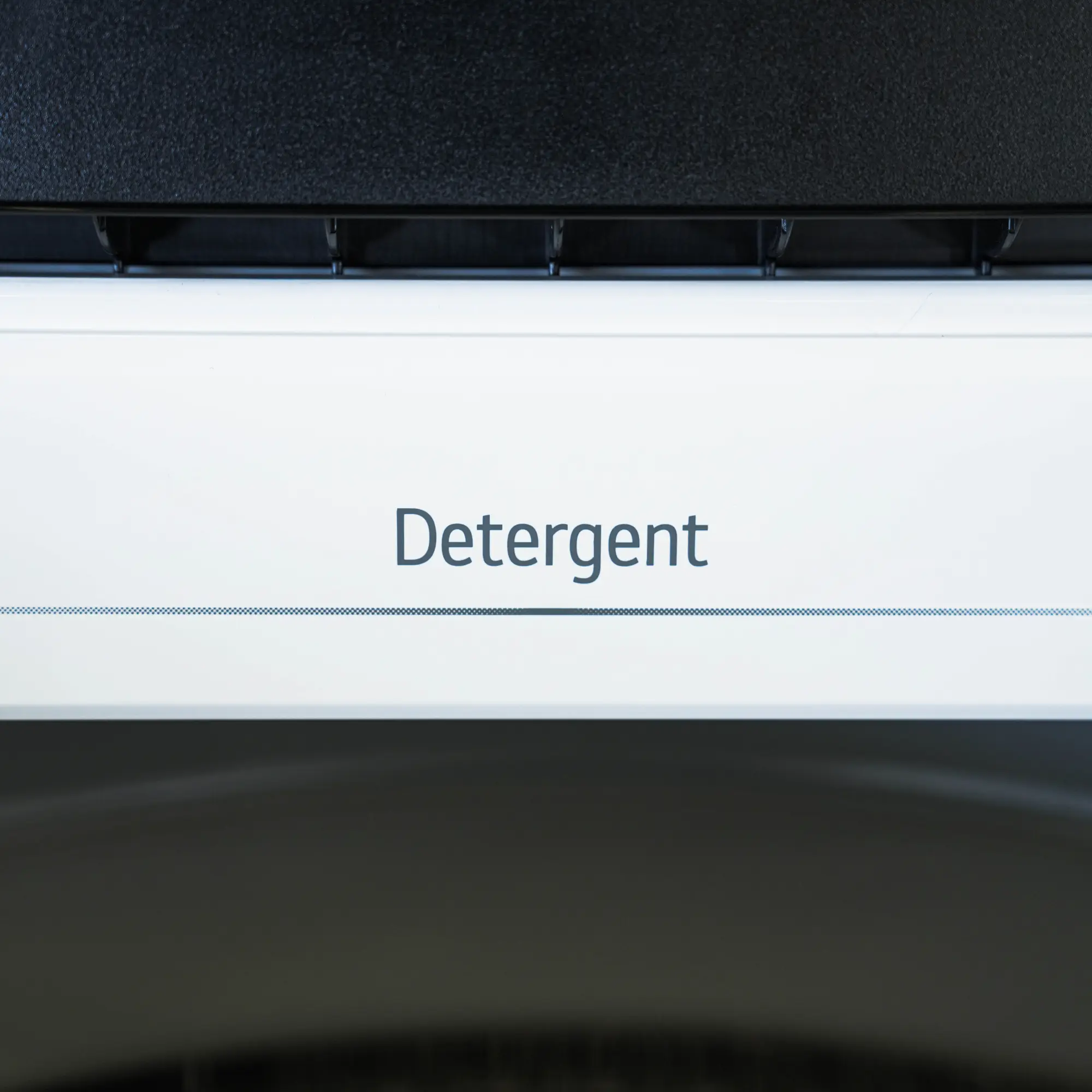 Photo of غسالة ملابس إل جي فتحة علوية، سعة 19 كجم مع تقنيات AI DD و TurboWash  والتشخيص الذكي - لون ابیض.