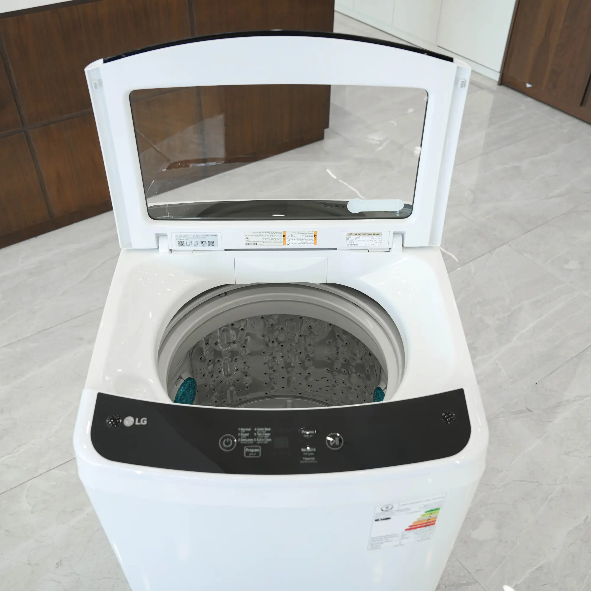 Photo of غسالة إل جي فتحة علوية، سعة 13kg، مزودة بتقنية Smart Inverter وTurboDrum™ - باللون الأبيض
