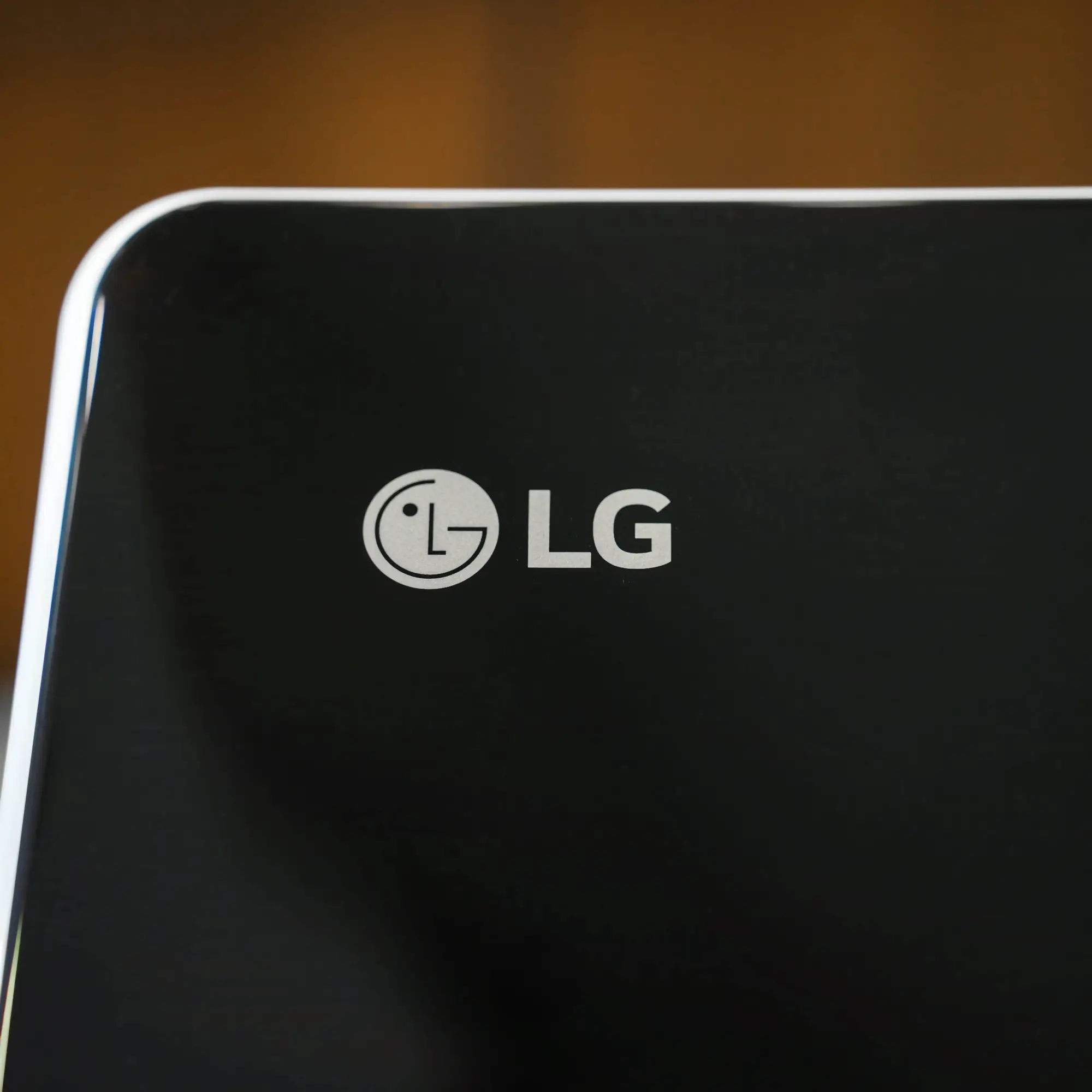 Photo of غسالة ملابس إل جي فتحة علوية، سعة 21 كجم مع تقنيات AI DD و TurboWash  والتشخيص الذكي - لون ابیض.