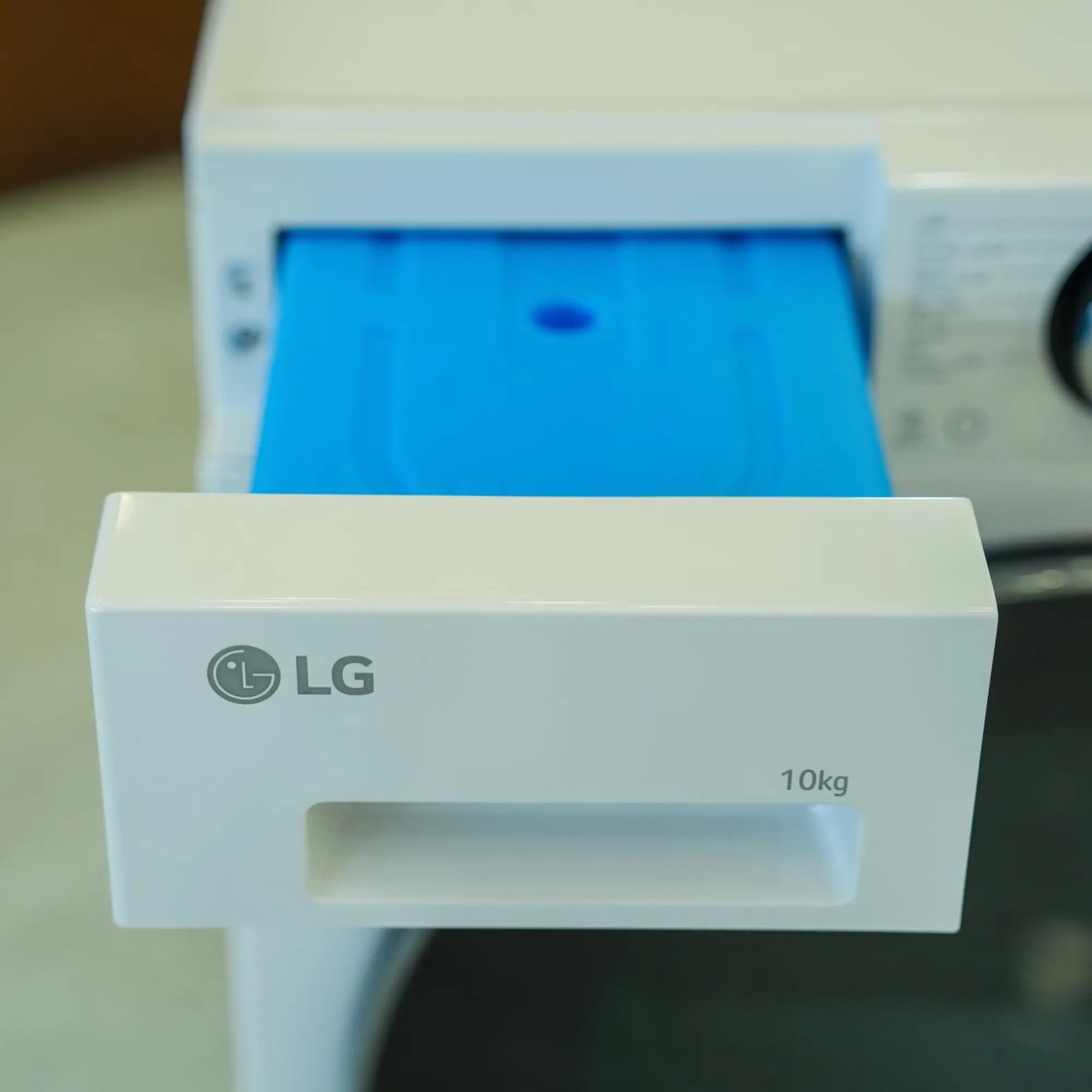 Photo of مجفف ملابس LG سعة 10 كجم بتقنية الذكية (Dual Inverter Heat Pump) باللون الأبيض (E-White).