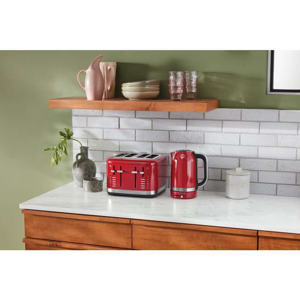 Photo of KitchenAid 4-Slice Classic Toaster, Color: EMPIRE RED | 5KMT4109EER