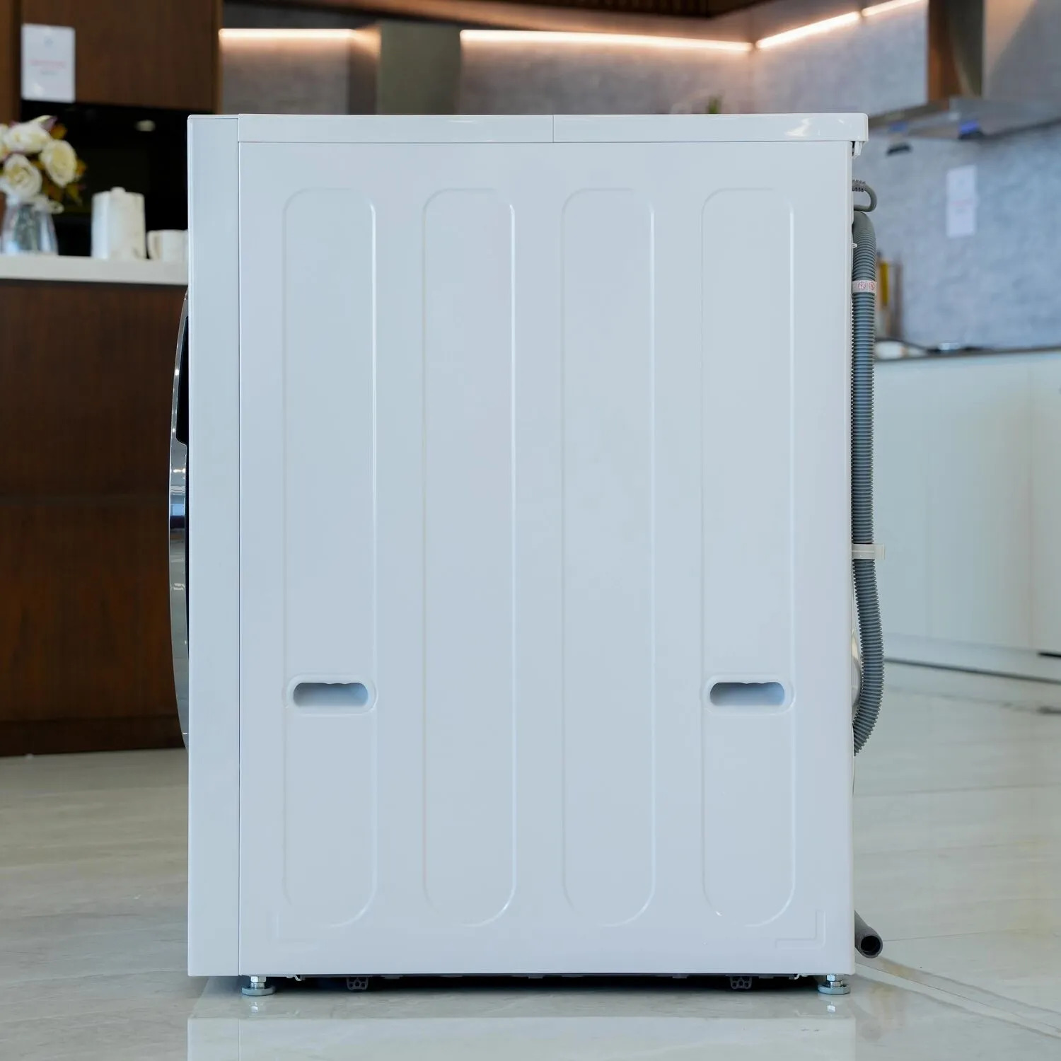 Photo of غسالة إل جي بسعة 20/10 كيلو، بتقنية AI DD™، البخار (Steam™)، و TurboWash™ 360، باللون الأبيض المميز