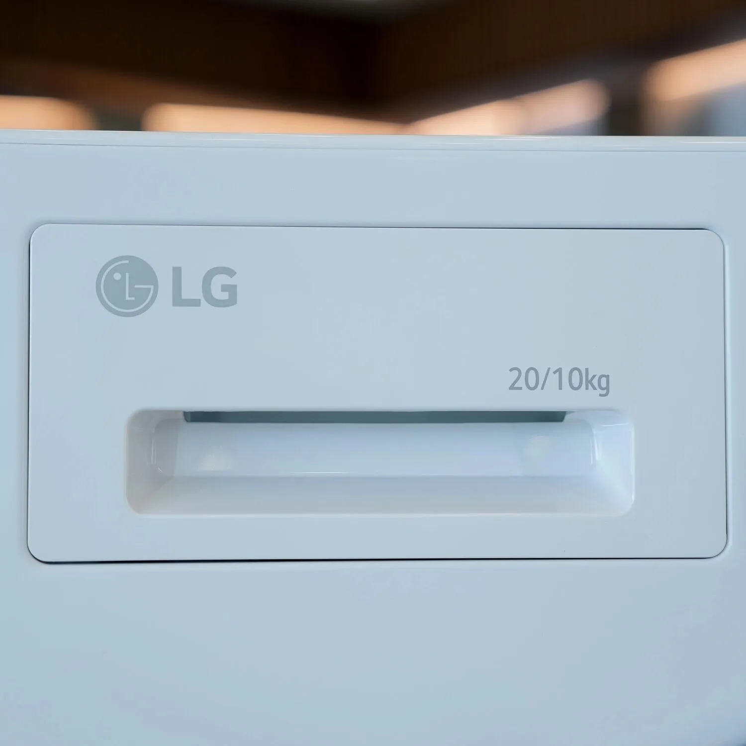 Photo of غسالة إل جي بسعة 20/10 كيلو، بتقنية AI DD™، البخار (Steam™)، و TurboWash™ 360، باللون الأبيض المميز