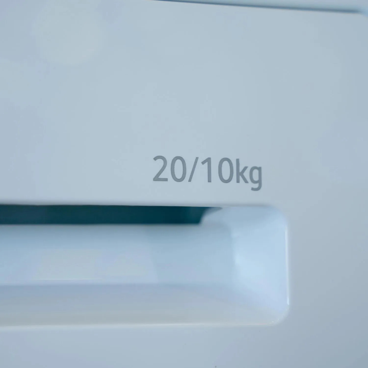 Photo of غسالة إل جي بسعة 20/10 كيلو، بتقنية AI DD™، البخار (Steam™)، و TurboWash™ 360، باللون الأبيض المميز