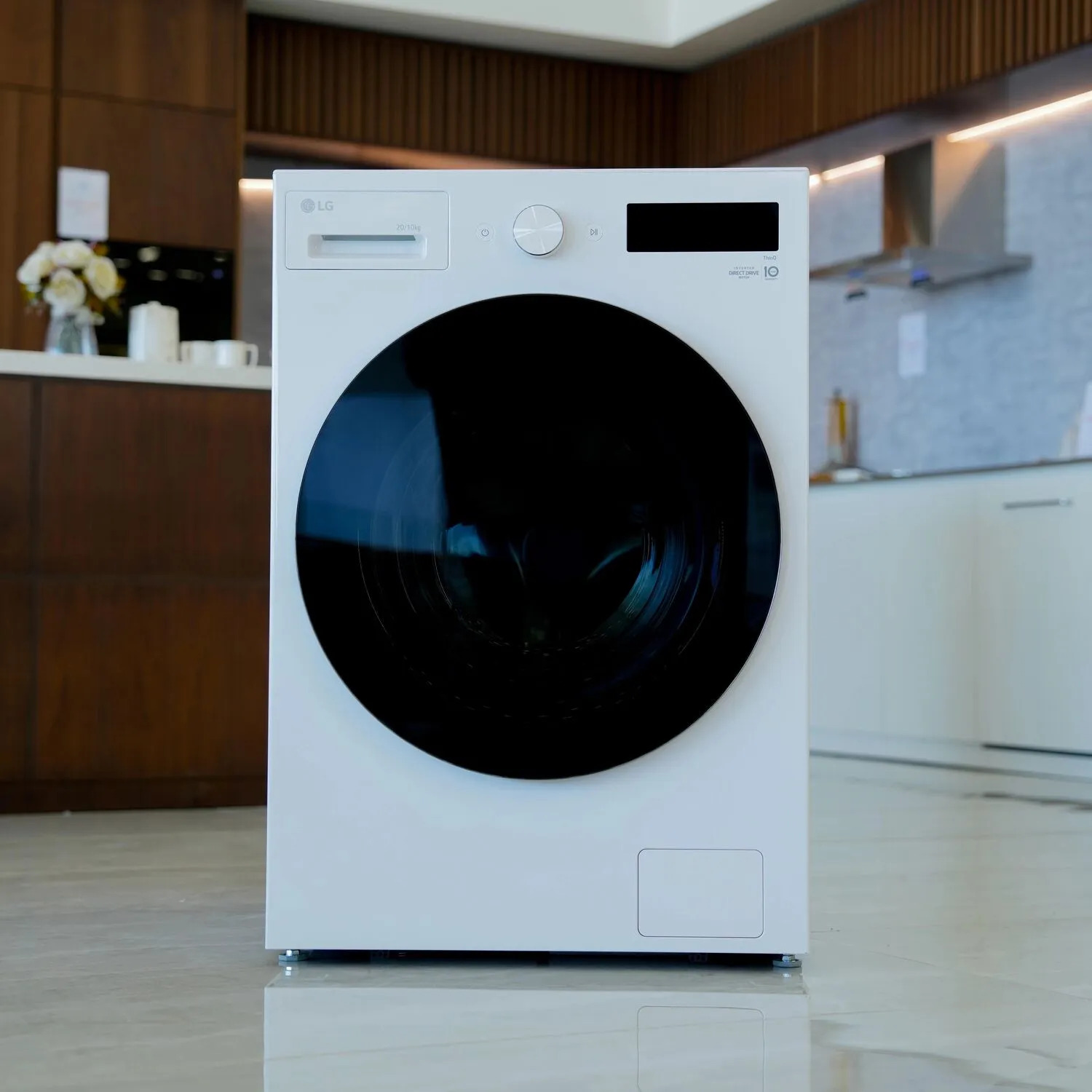 Photo of غسالة إل جي بسعة 20/10 كيلو، بتقنية AI DD™، البخار (Steam™)، و TurboWash™ 360، باللون الأبيض المميز