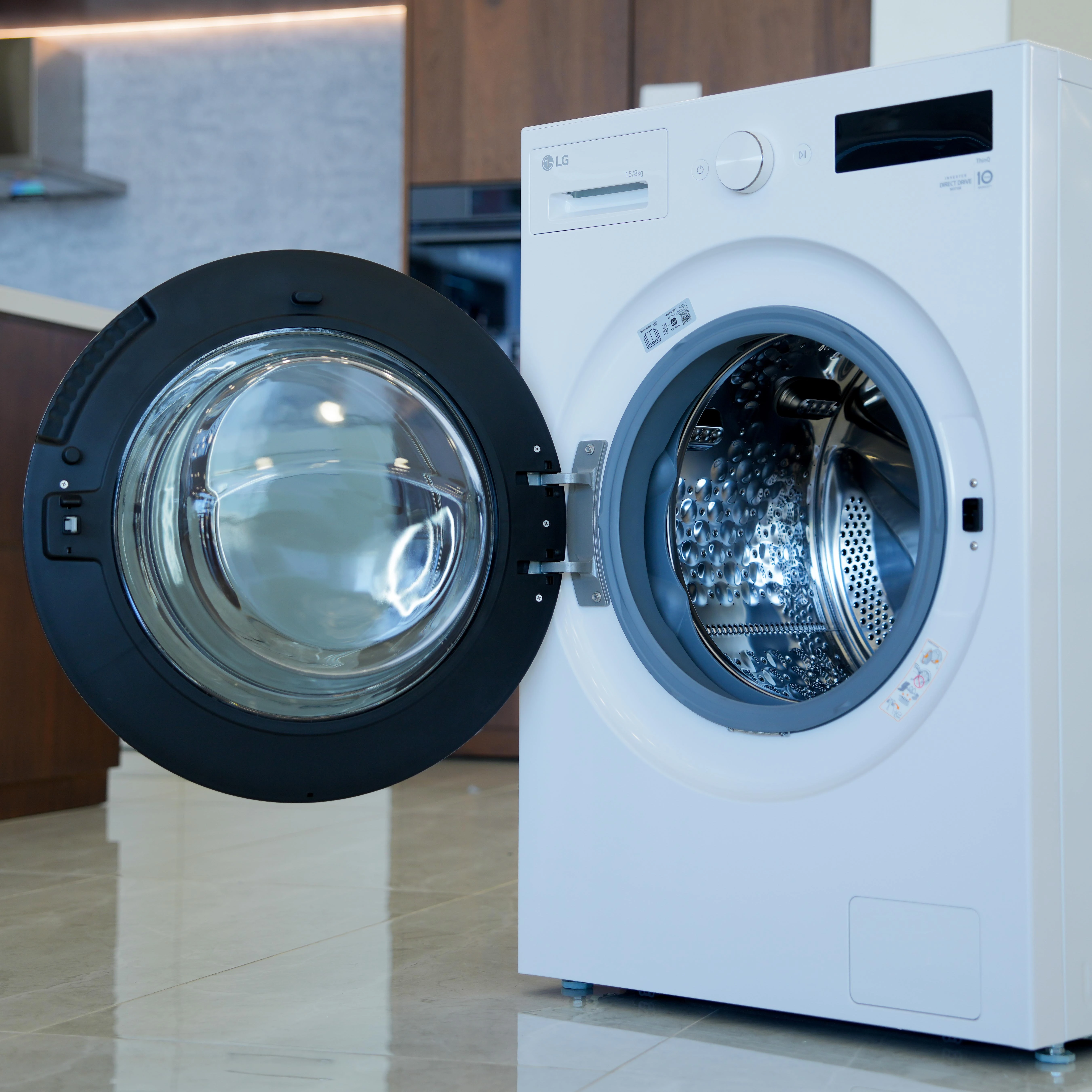 Photo of Washing Machine, 15/8KG Capacity with AI DD™, Steam™, TurboWash™ 360, Essence White