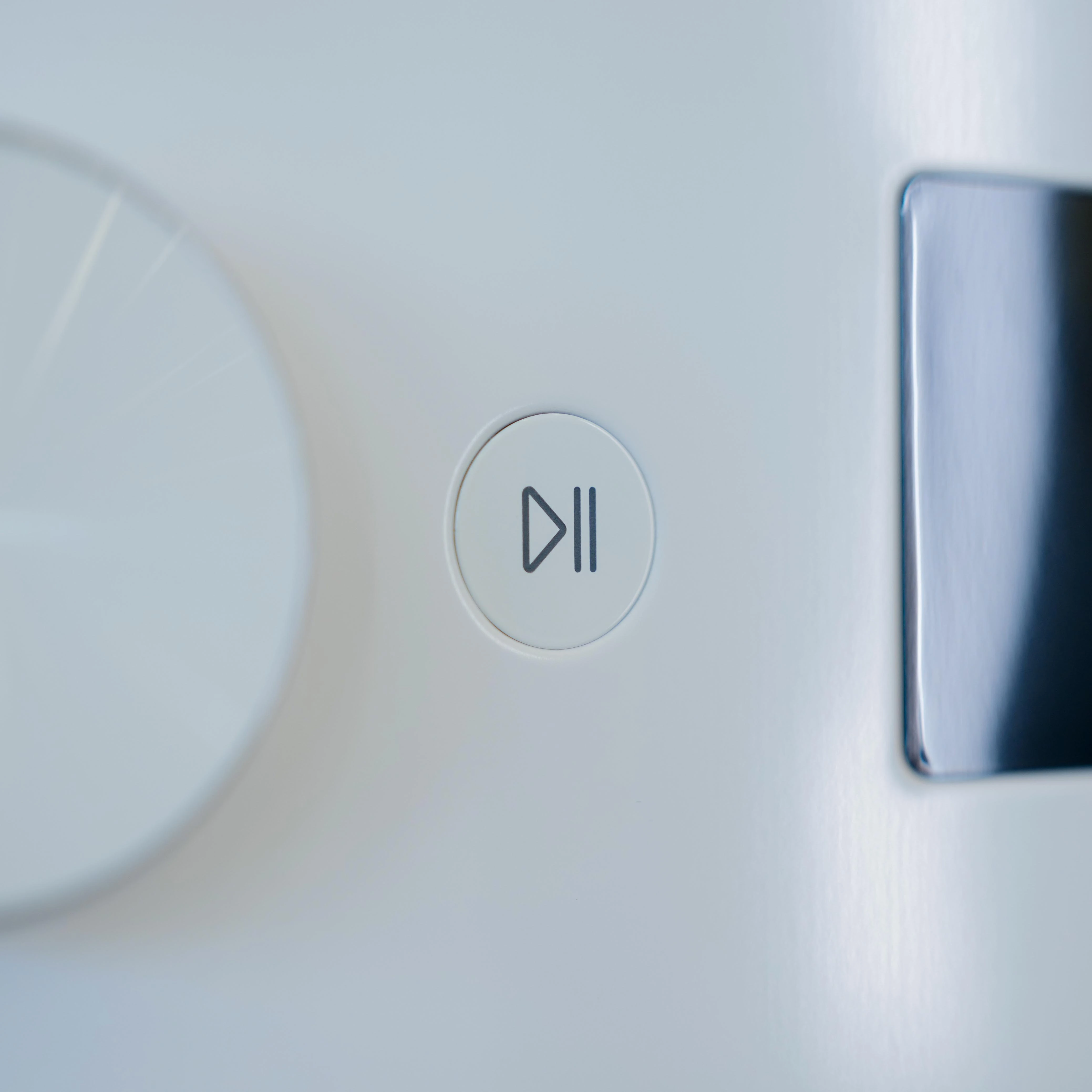 Photo of Washing Machine, 15/8KG Capacity with AI DD™, Steam™, TurboWash™ 360, Essence White