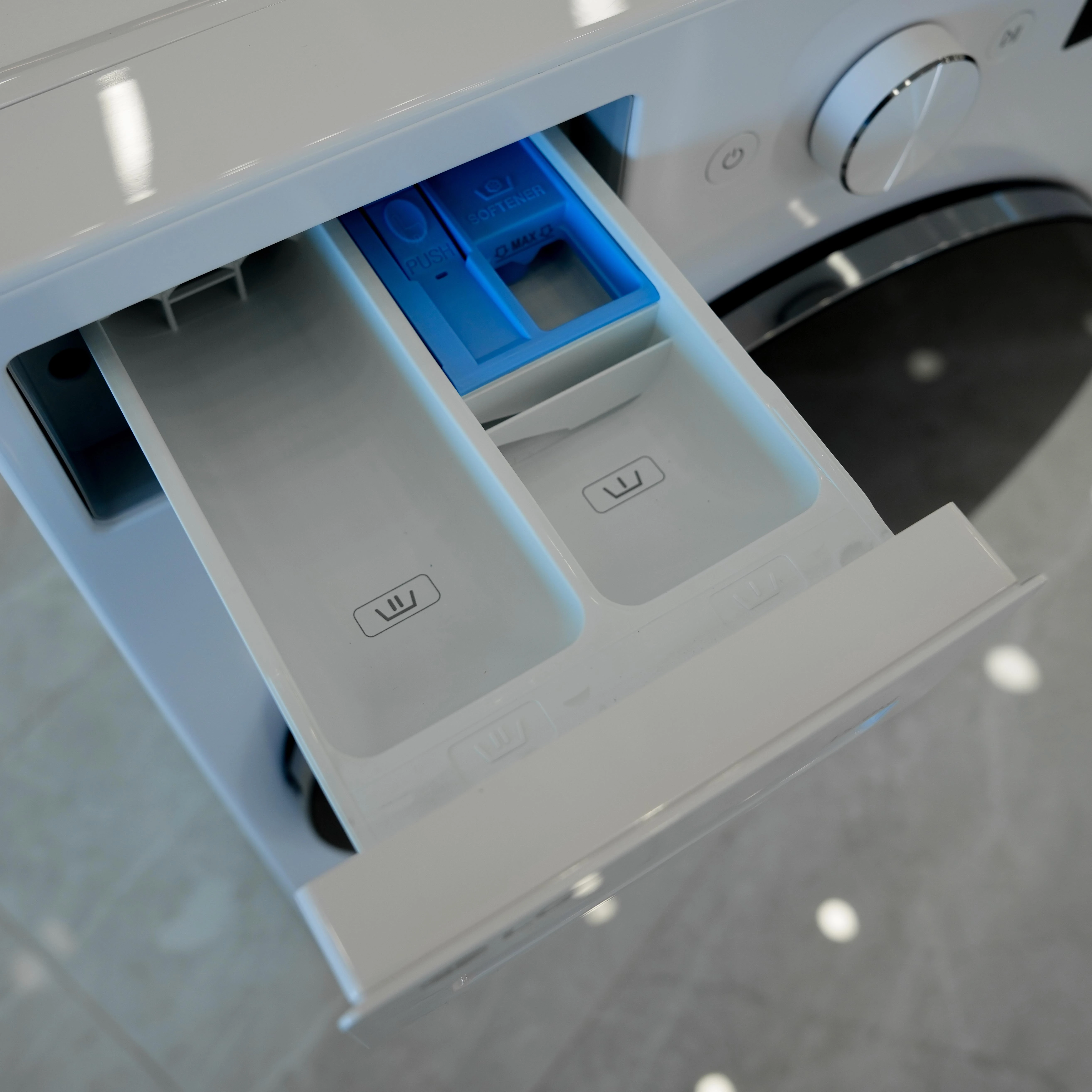 Photo of Washing Machine, 15/8KG Capacity with AI DD™, Steam™, TurboWash™ 360, Essence White