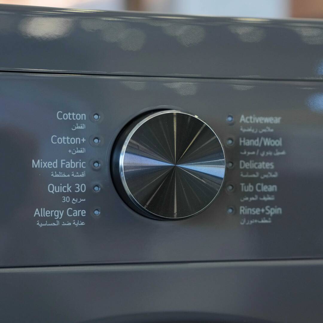 Photo of غسالة إل جي ذات التحميل الأمامي بسعة 8 كیلو، بتقنيات Direct Drive، والبخار، والتشخيص الذكي - باللون اسود متوسط.