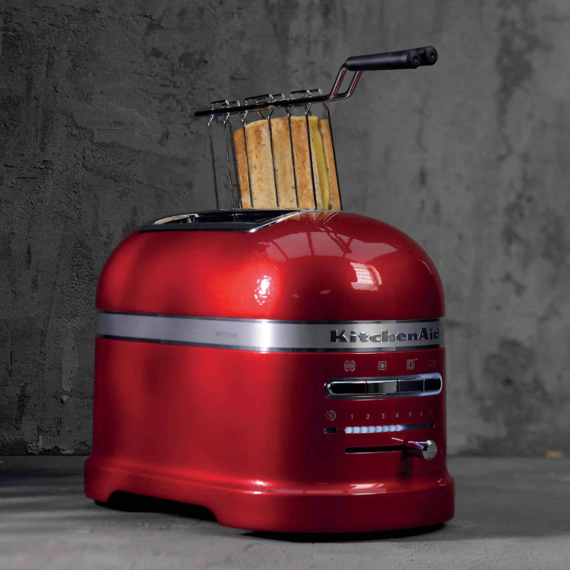 Photo of KitchenAid 2-Slot Artisan Toaster, Color: EMPIRE RED | 5KMT2204BER