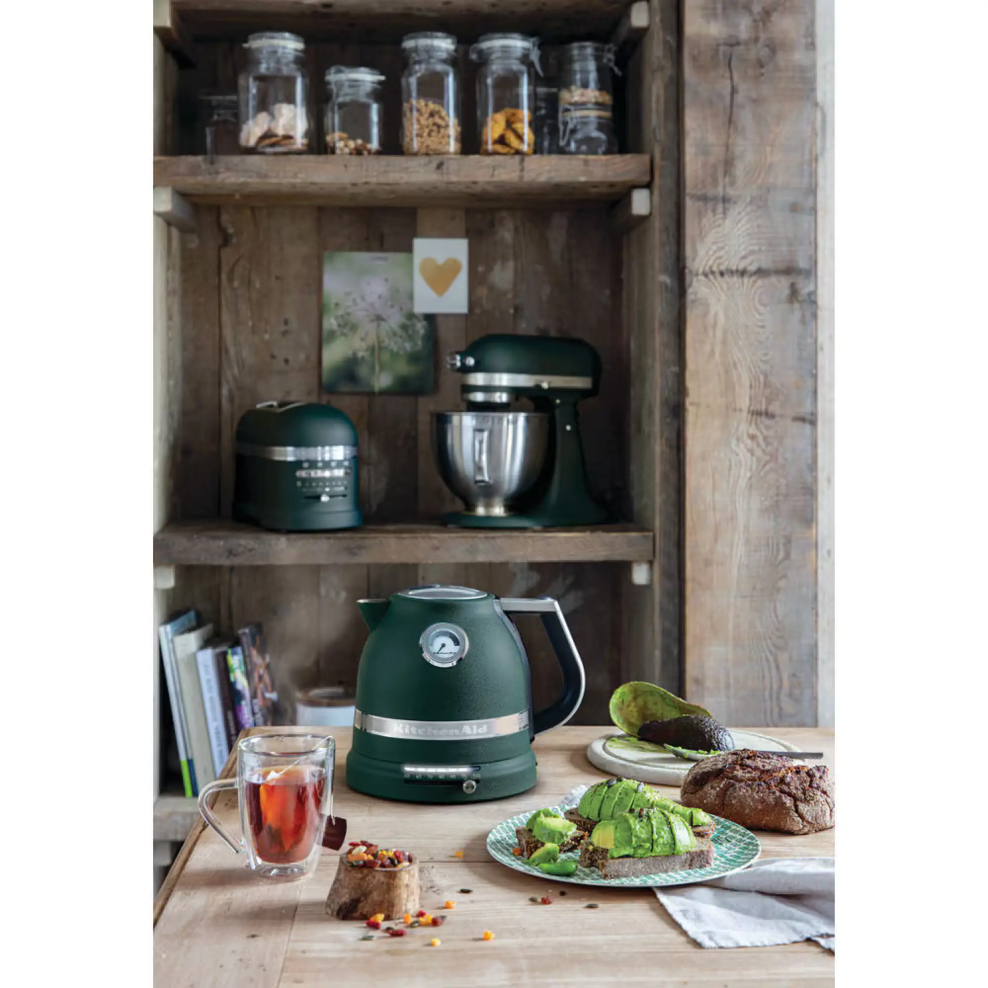 Photo of غلاية كيتشن أيد أرتيزان الكهربائية سعة 1.5 لتر، اللون: أخضر مطفي | موديل: 5KEK1522BPP