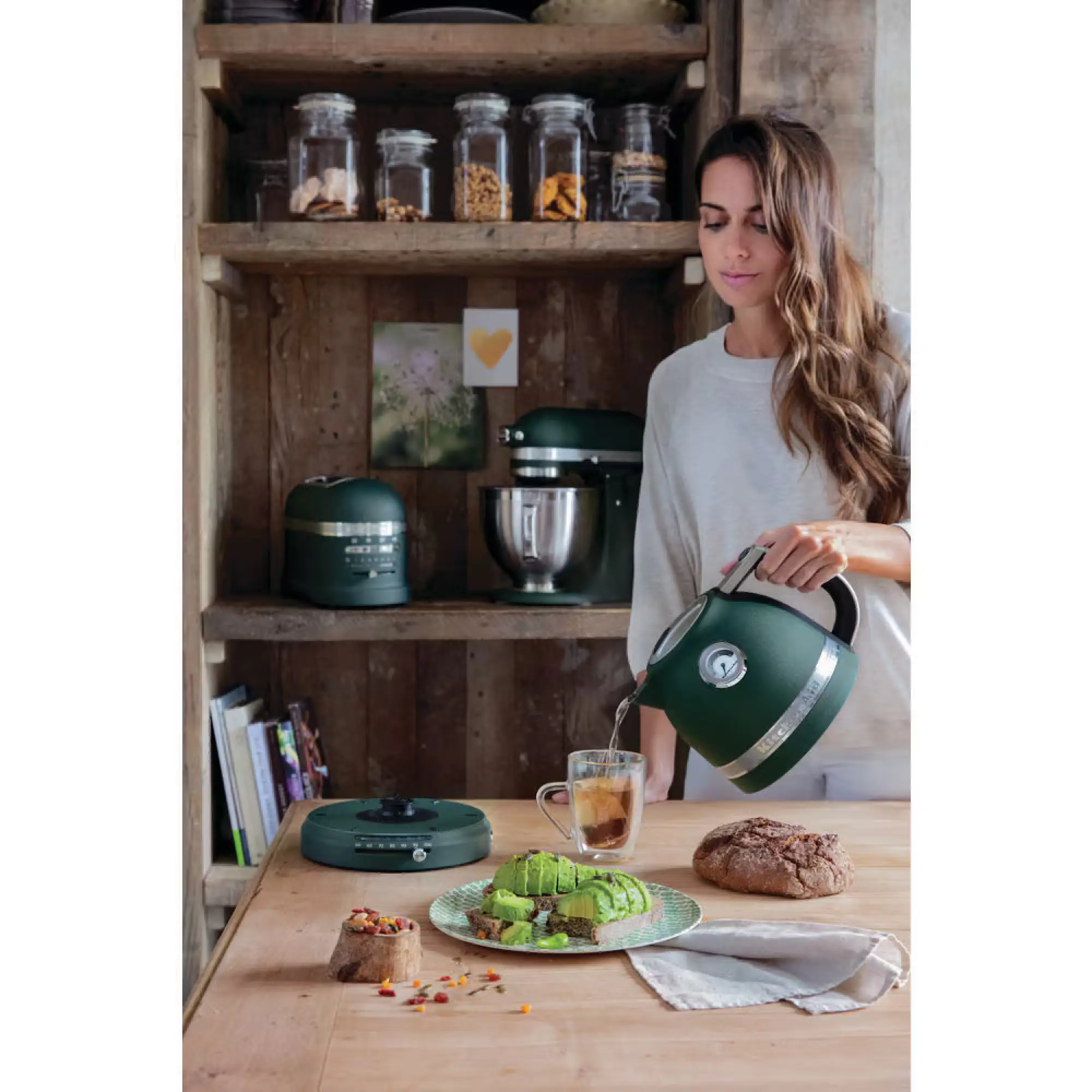 Photo of غلاية كيتشن أيد أرتيزان الكهربائية سعة 1.5 لتر، اللون: أخضر مطفي | موديل: 5KEK1522BPP