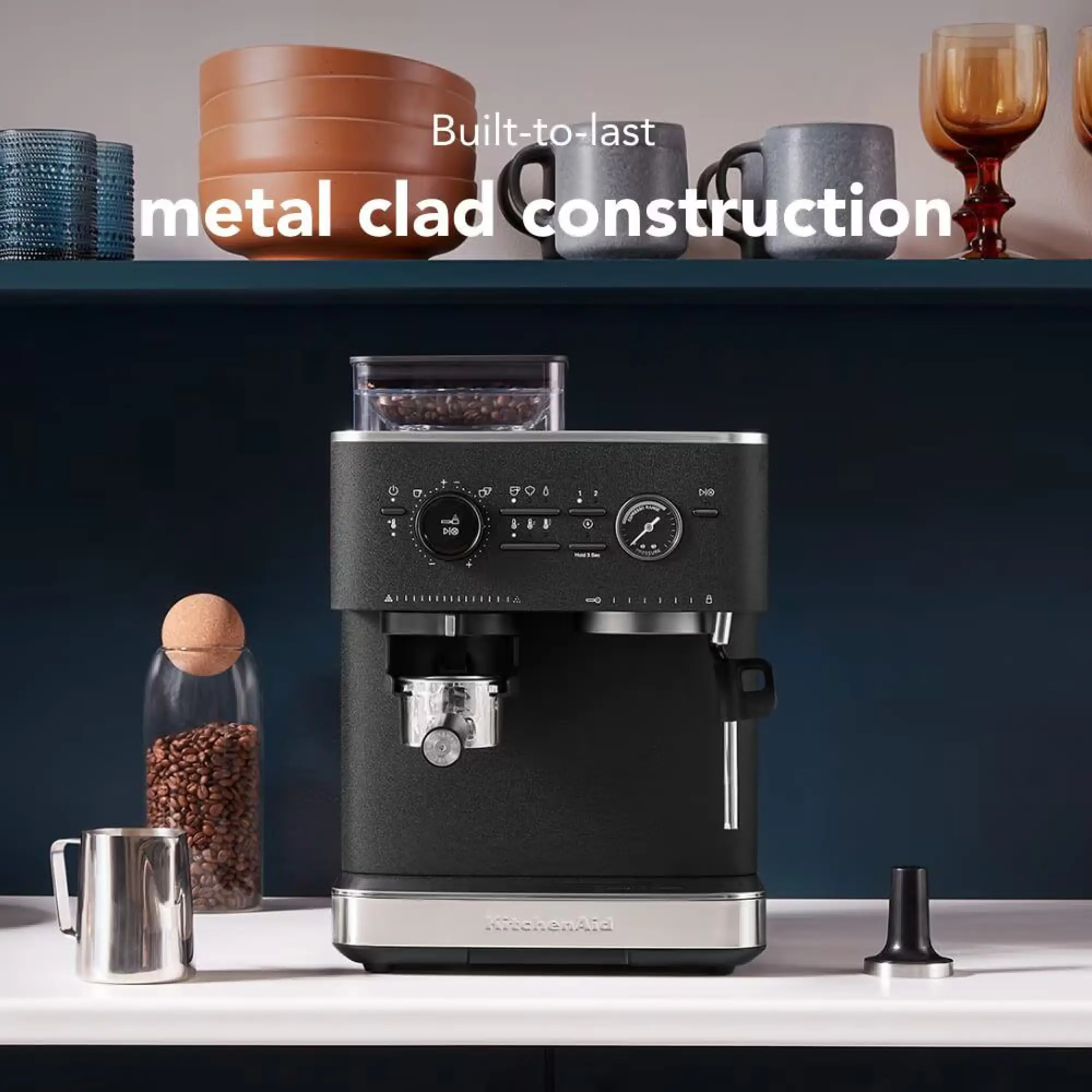 Photo of ماكينة تحضير الإسبريسو شبه الأوتوماتيكية من كيتشن إيد مع مطحنة مدمجة - لون أسود حديدي  | 5KES6551BBK