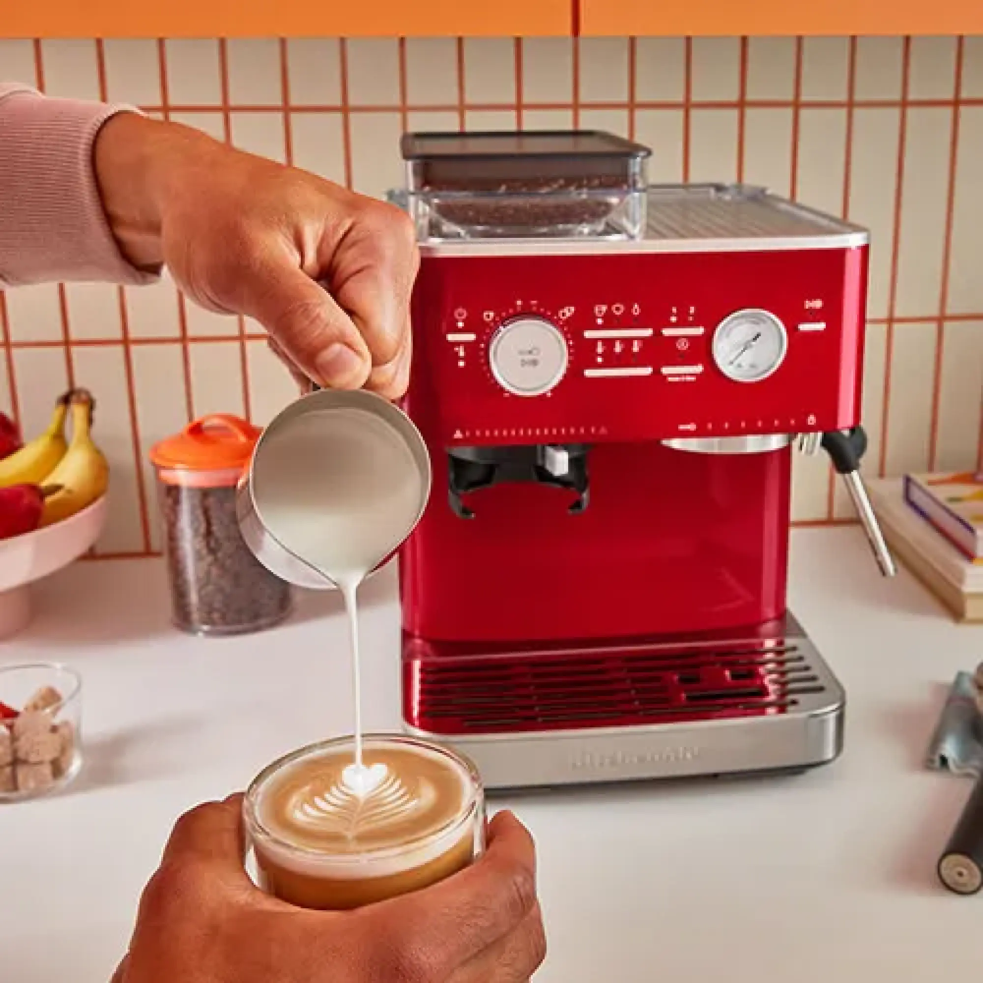 Photo of ماكينة تحضير قهوة إسبريسو شبه أوتوماتيكية من كيتشن إيد موديل KF5 - لون أحمر لامع  | 5KES6551BCA
