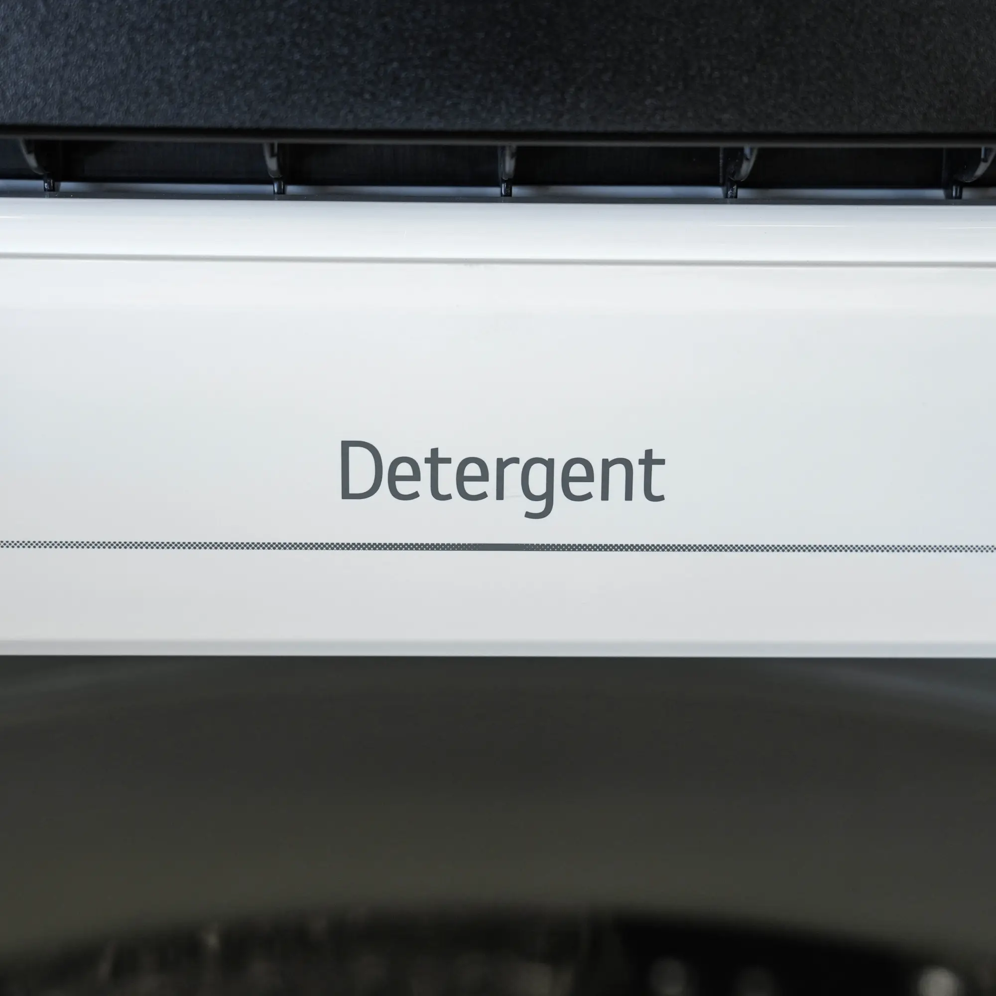 Photo of غسالة ملابس إل جي فتحة علوية، سعة 21 كجم مع تقنيات AI DD و TurboWash  والتشخيص الذكي - لون ابیض.