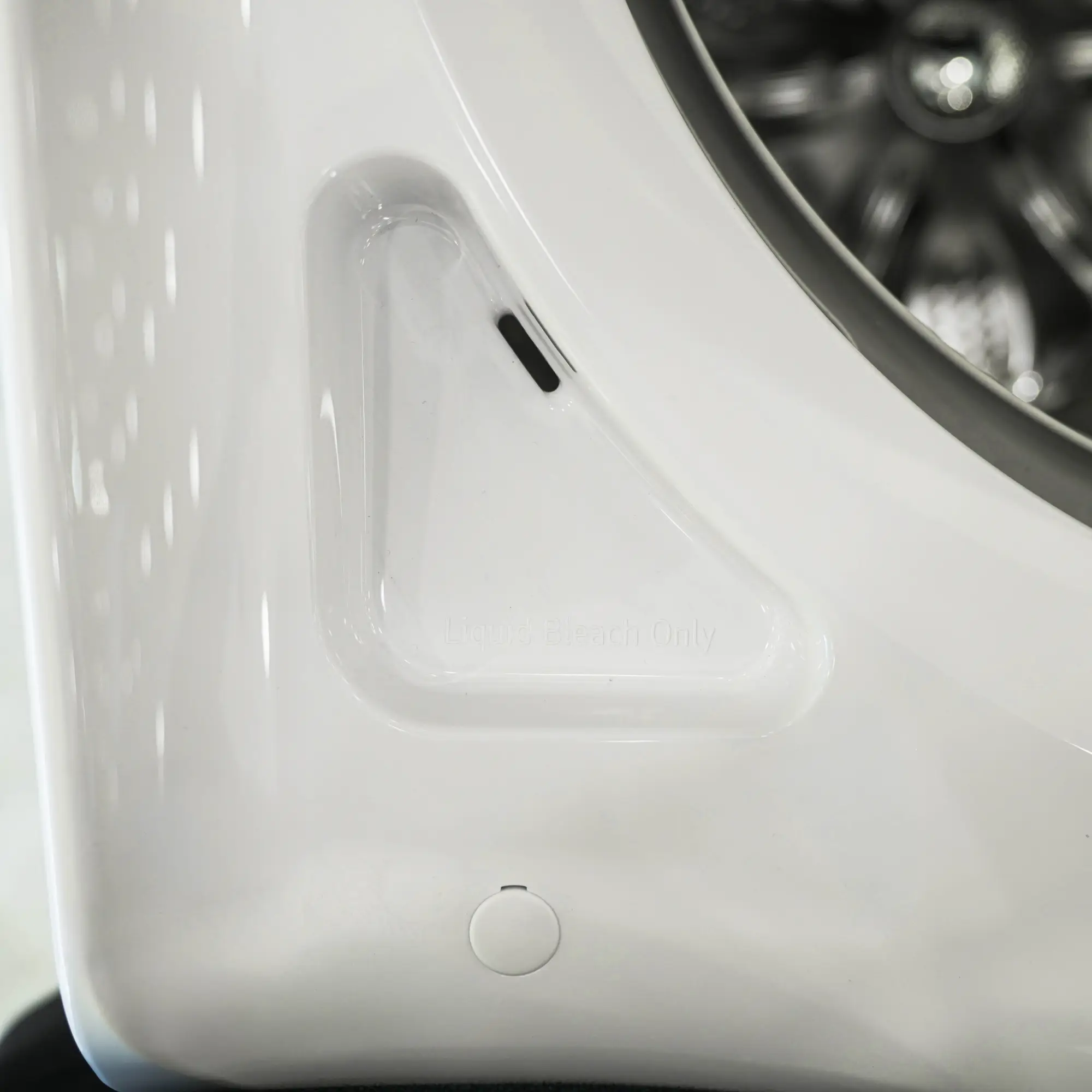 Photo of غسالة ملابس إل جي فتحة علوية، سعة 19 كجم مع تقنيات AI DD و TurboWash  والتشخيص الذكي - لون ابیض.