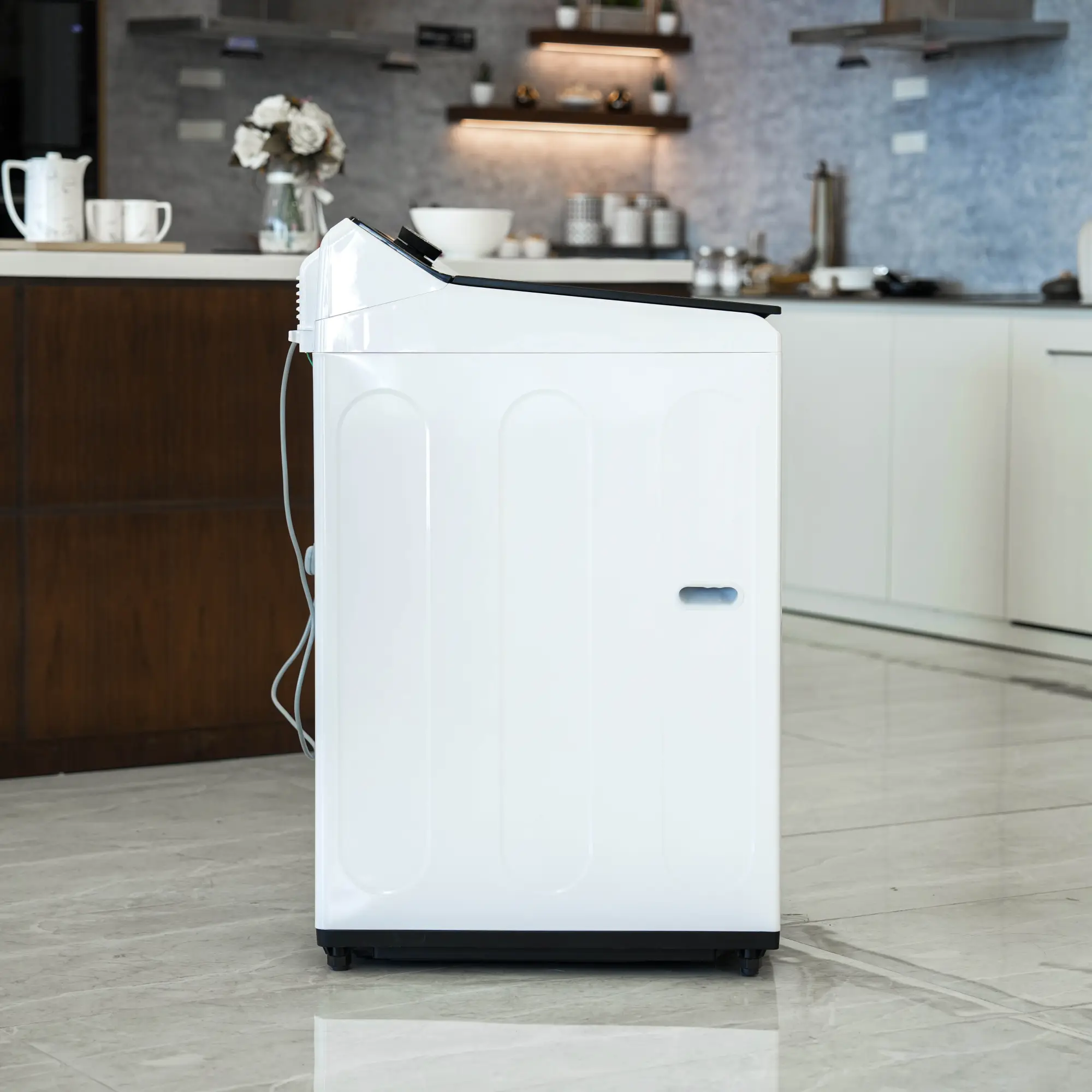 Photo of غسالة ملابس إل جي فتحة علوية، سعة 19 كجم مع تقنيات AI DD و TurboWash  والتشخيص الذكي - لون ابیض.