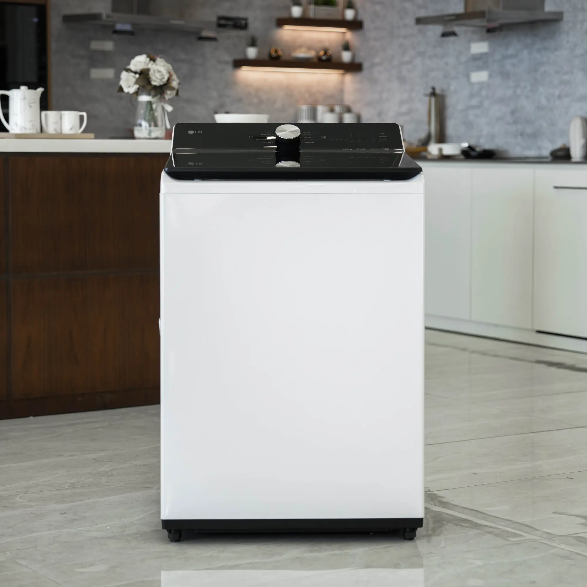 Photo of غسالة ملابس إل جي فتحة علوية، سعة 21 كجم مع تقنيات AI DD و TurboWash  والتشخيص الذكي - لون ابیض.