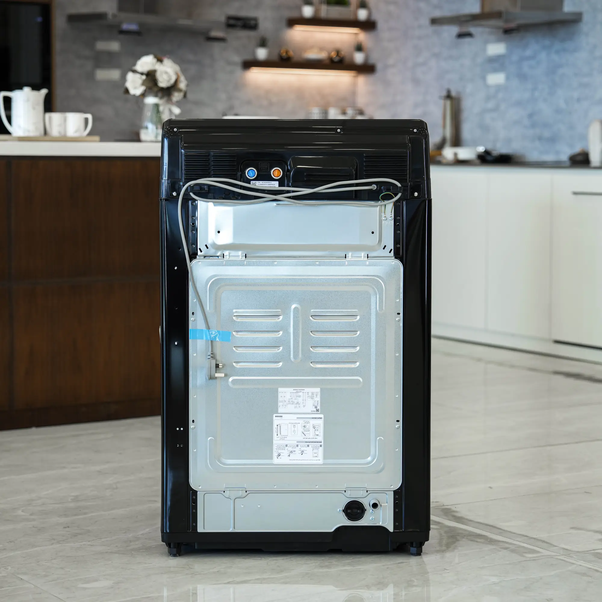 Photo of غسالة ملابس إل جي فتحة علوية، سعة 17 كجم مع تقنيات AI DD و TurboWash  والتشخيص الذكي - لون أسود فاحم لامع.