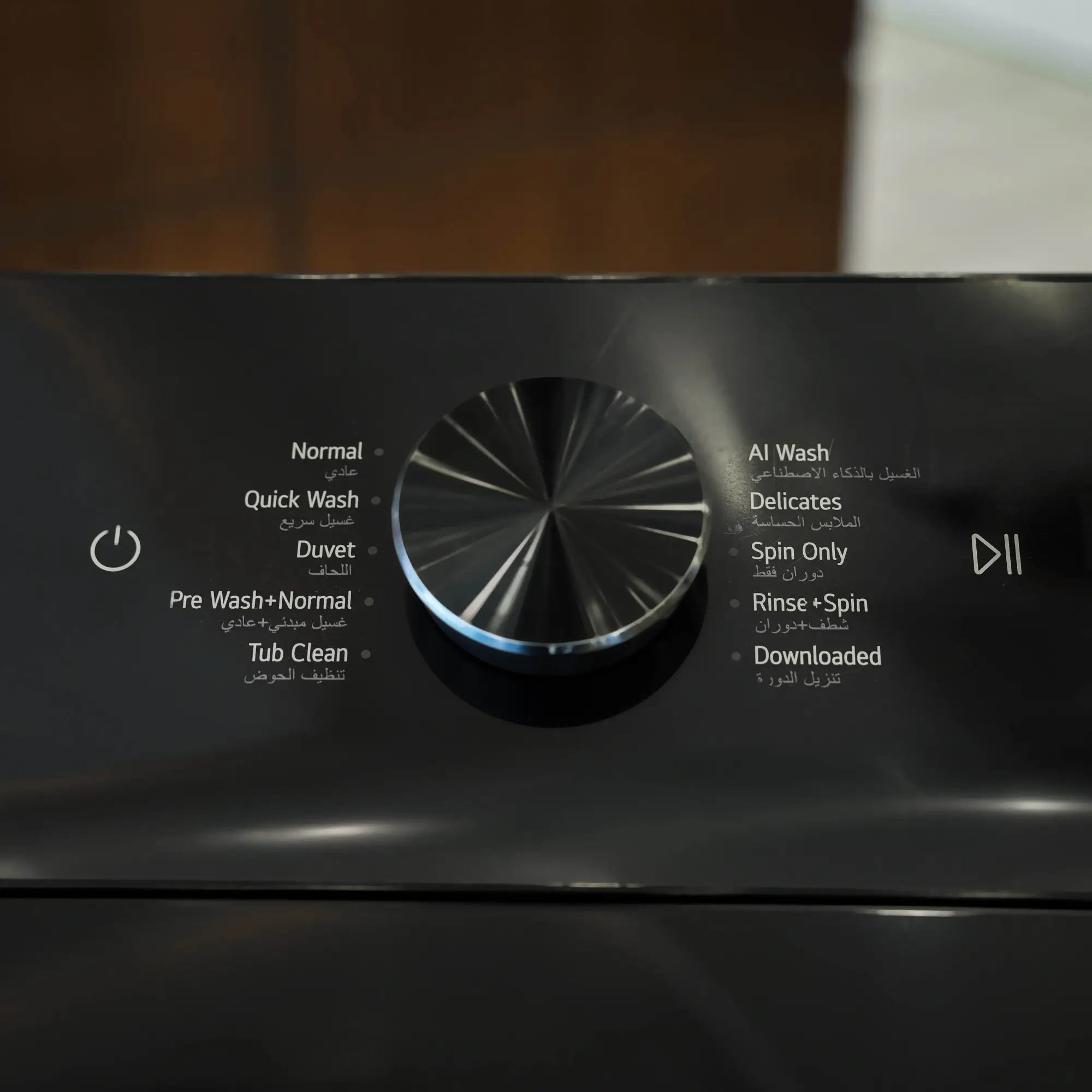 Photo of غسالة ملابس إل جي فتحة علوية، سعة 17 كجم مع تقنيات AI DD و TurboWash  والتشخيص الذكي - لون أسود فاحم لامع.