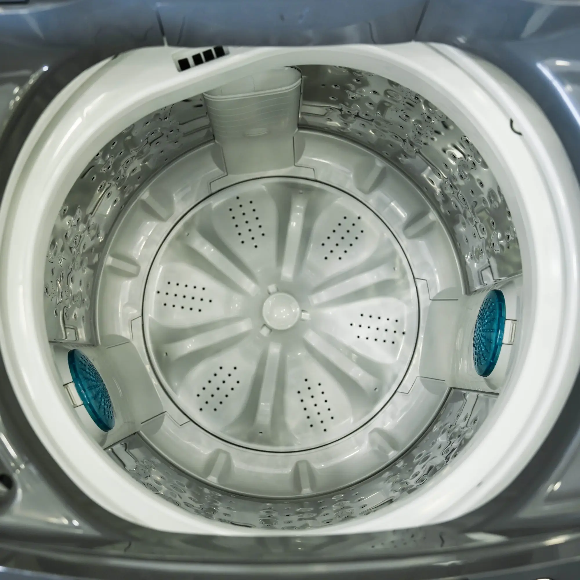 Photo of غسالة إل جي فتحة علوية، سعة 13kg، مزودة بتقنية Smart Inverter وTurboDrum™ - اسود