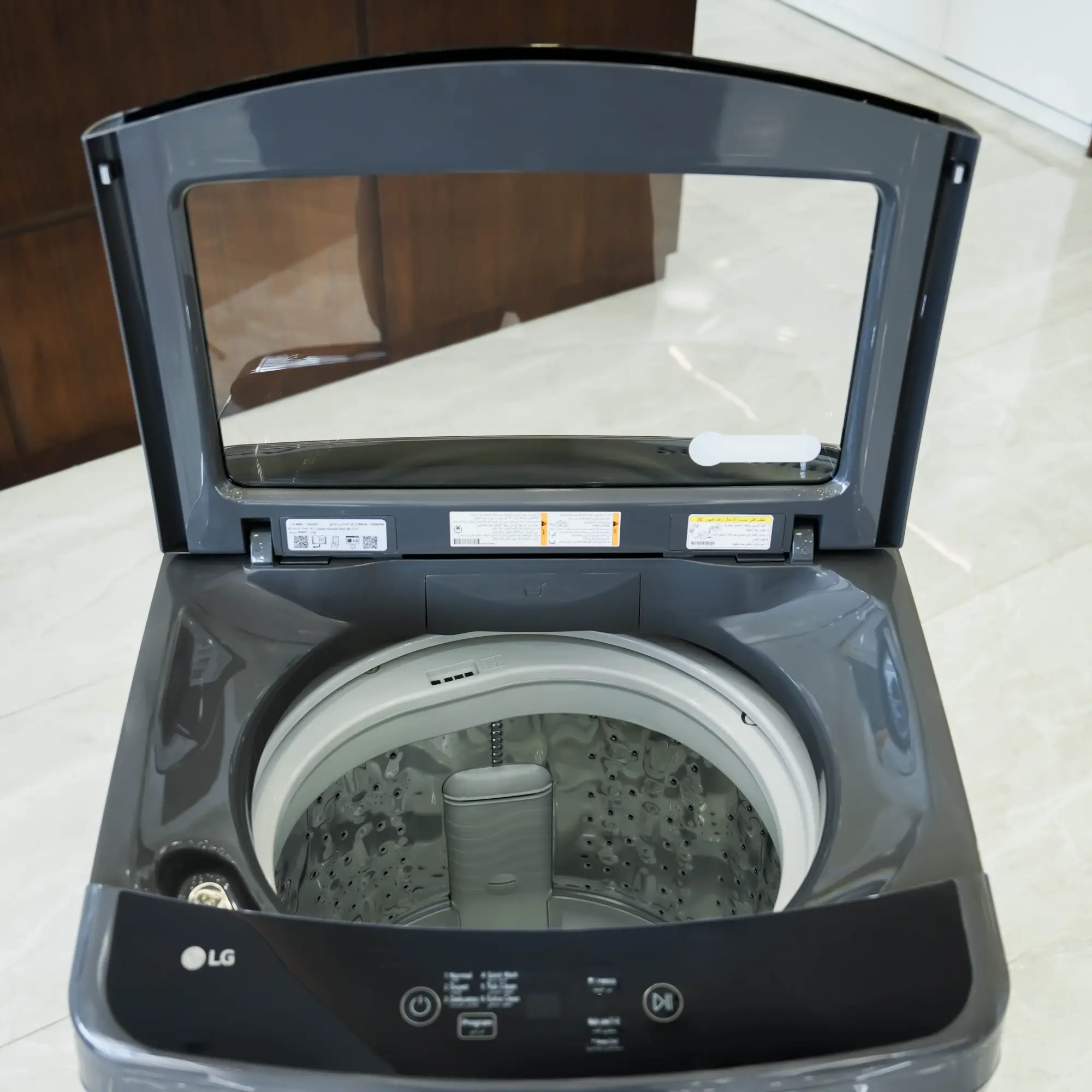 Photo of غسالة إل جي فتحة علوية، سعة 13kg، مزودة بتقنية Smart Inverter وTurboDrum™ - اسود