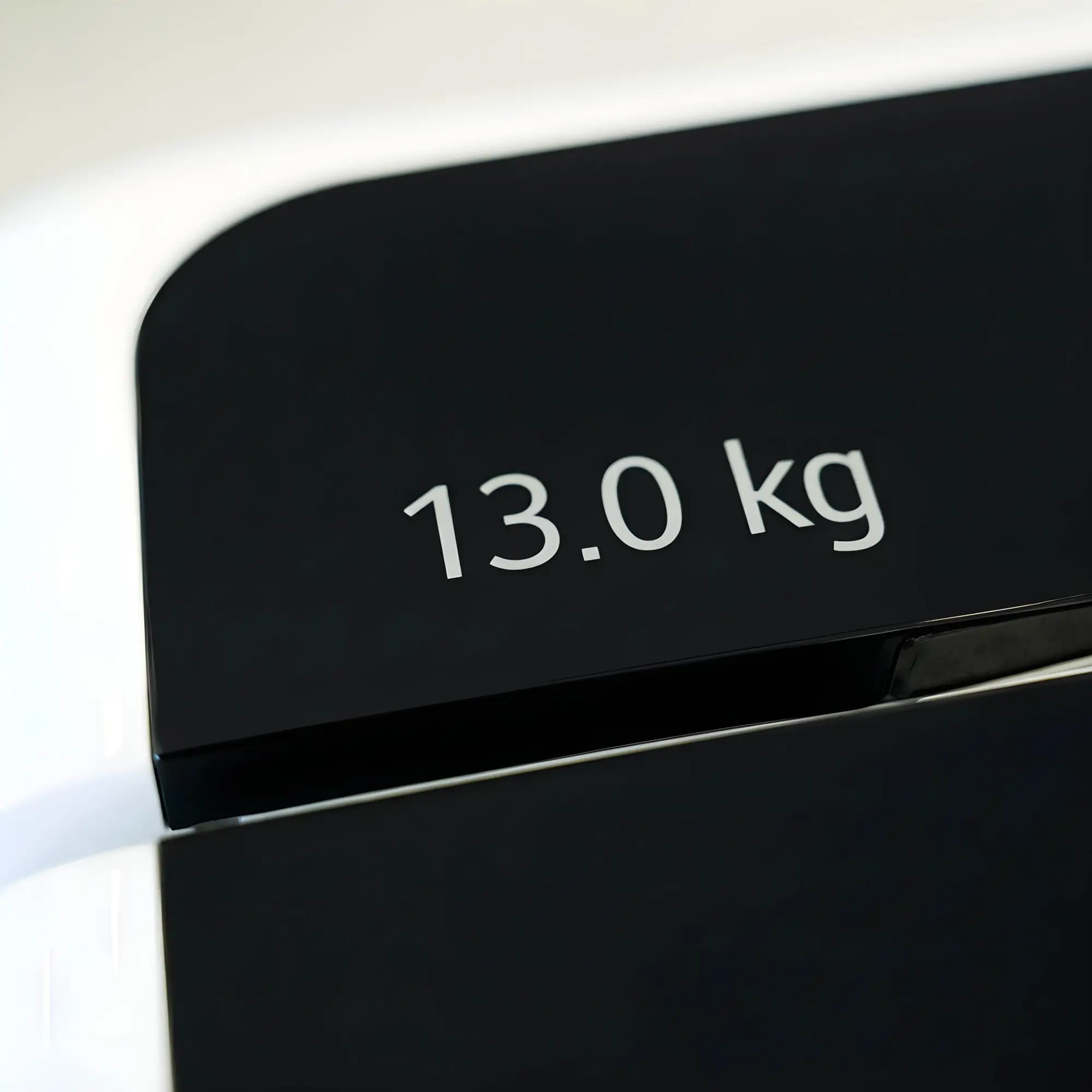 Photo of غسالة إل جي فتحة علوية، سعة 13kg، مزودة بتقنية Smart Inverter وTurboDrum™ - باللون الأبيض