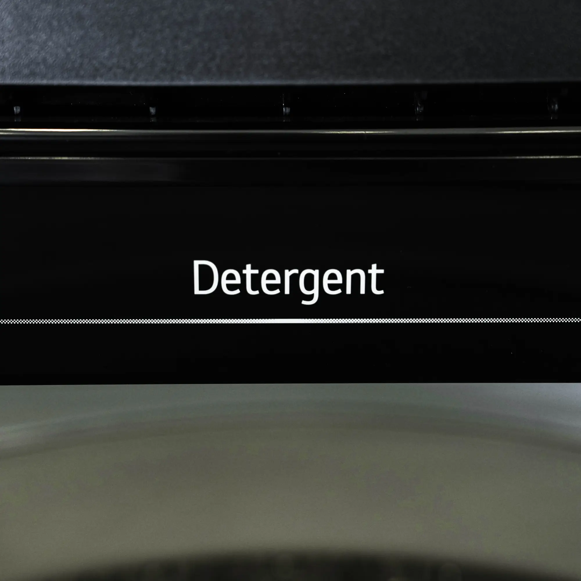 Photo of غسالة ملابس إل جي فتحة علوية، سعة 17 كجم مع تقنيات AI DD و TurboWash  والتشخيص الذكي - لون أسود فاحم لامع.